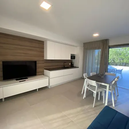 Bright Beachside With Two Terraces * 比比翁