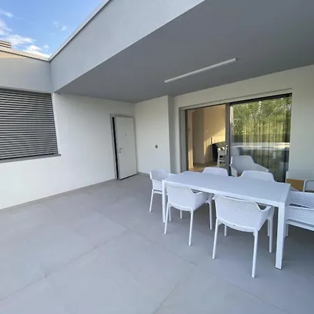 公寓 Bright Beachside With Two Terraces